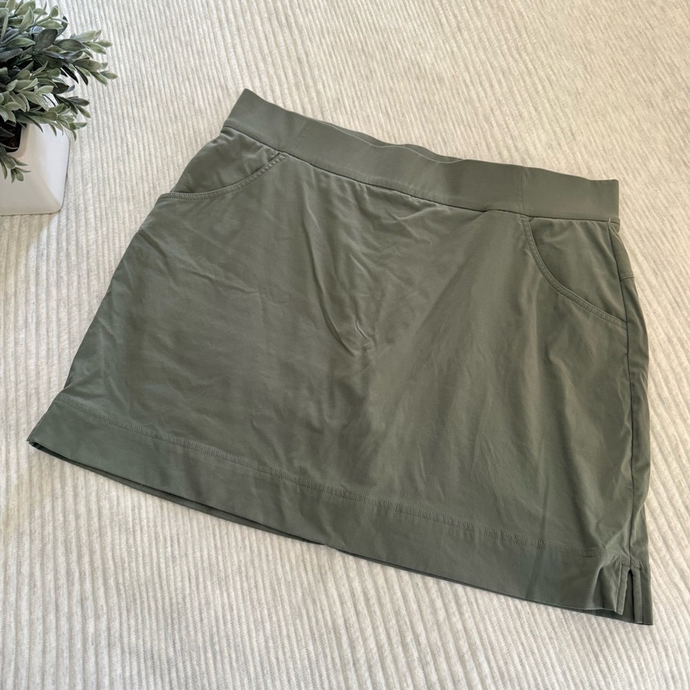 Columbia Women's Skort in Sage Green